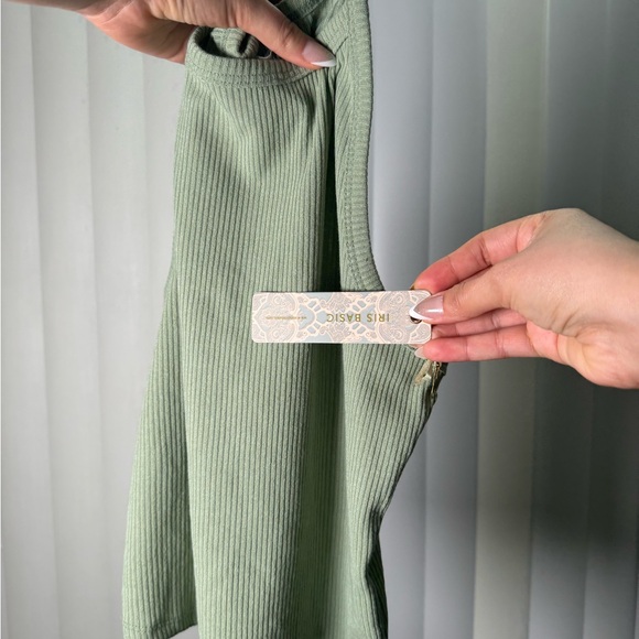 Iris Basic Sage Ribbed Crop Top - Picture 4 of 4